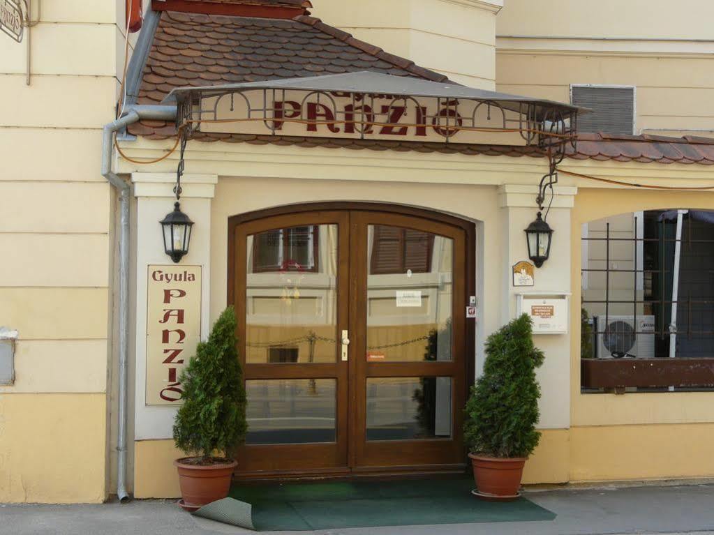 فندق Gyula Panzio المظهر الخارجي الصورة